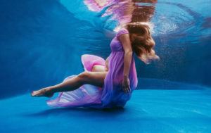 underwater maternity session