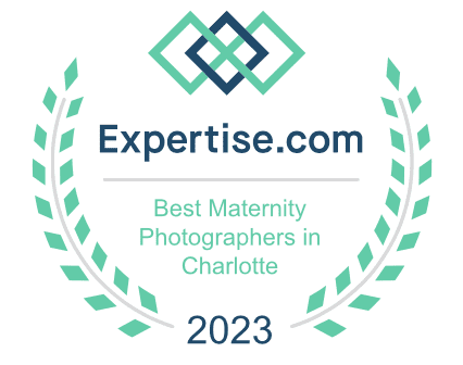 Expertise badge for top maternity photographer